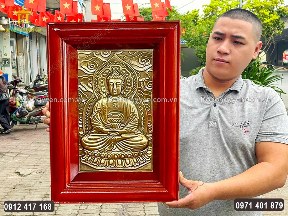 Từng họa tiết hoa văn được chạm th&uacute;c nổi sắc n&eacute;t